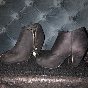 Madden Girl Black Faux Suede Ankle Booties Zipper
